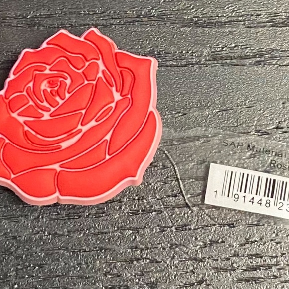Crocs Rose Jibbitz Charm - Picture 1 of 1